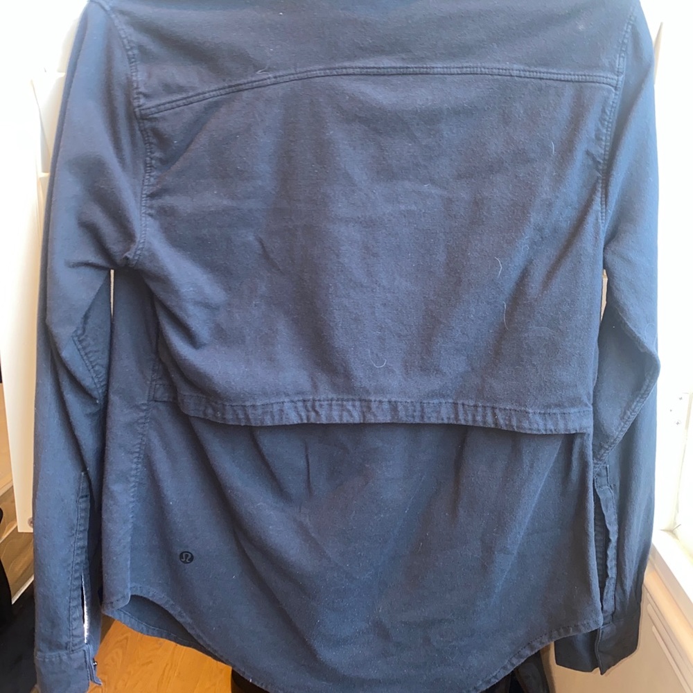 Lululemon button down shirt women size 4